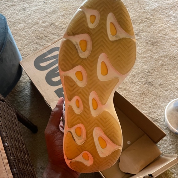 Yeezys 700 - Picture 4 of 6